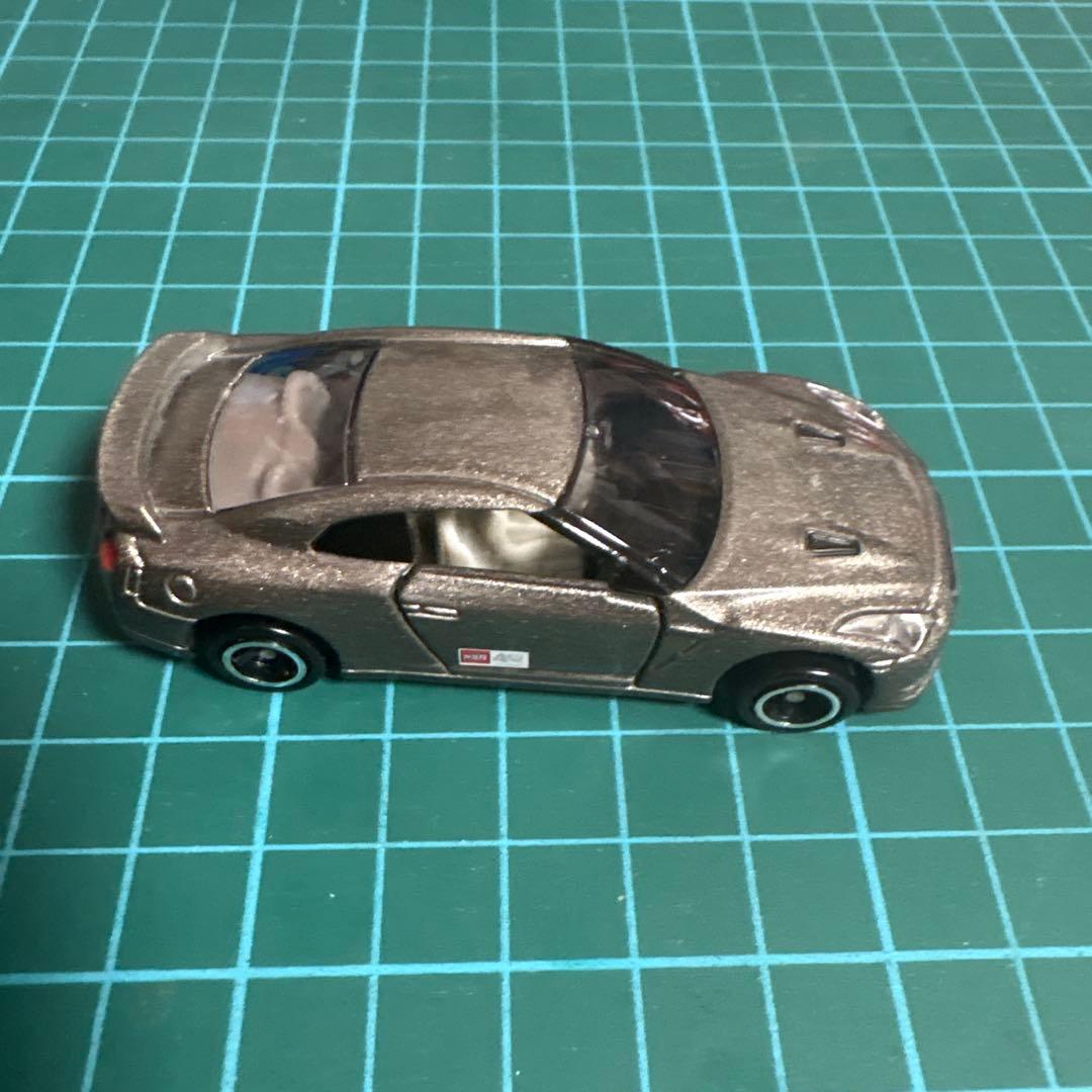 タカラトミー GT-R (R35) 40周年記念モデル