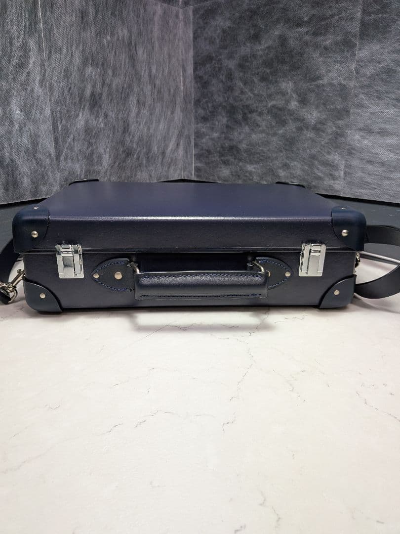 ③グローブトロッター ネイビー スモールアタッシェショルダー