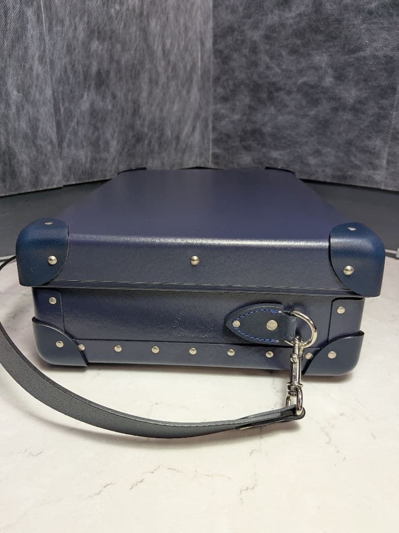 ③グローブトロッター ネイビー スモールアタッシェショルダー