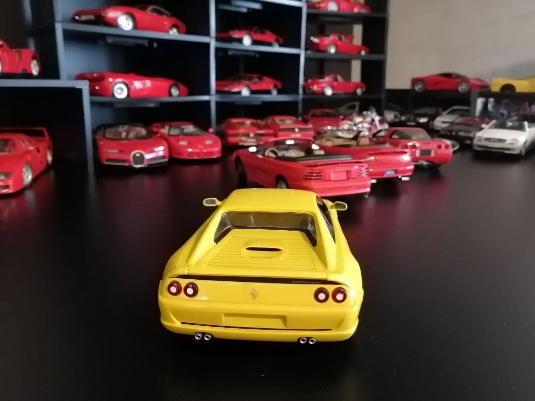 1/18 フェラーリ355 黄色 FERRARI355