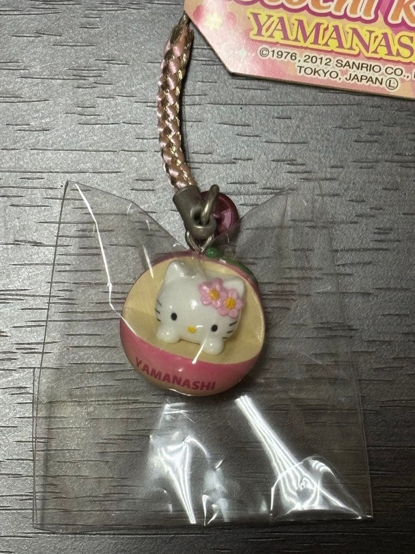 レア 希少 ご当地キティ 根付け 山梨 限定 白桃 カットバージョン ストラップ