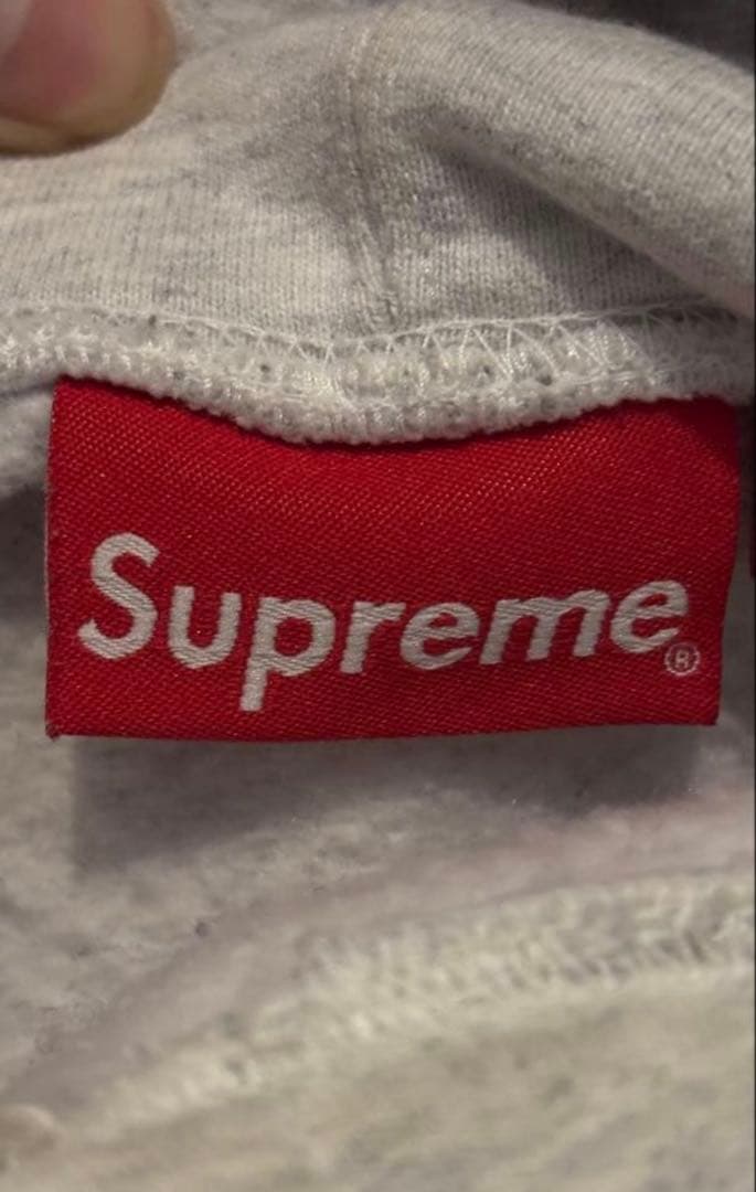 【値下げ中、即購入可能‼️】Supreme グレー フード付きパーカー