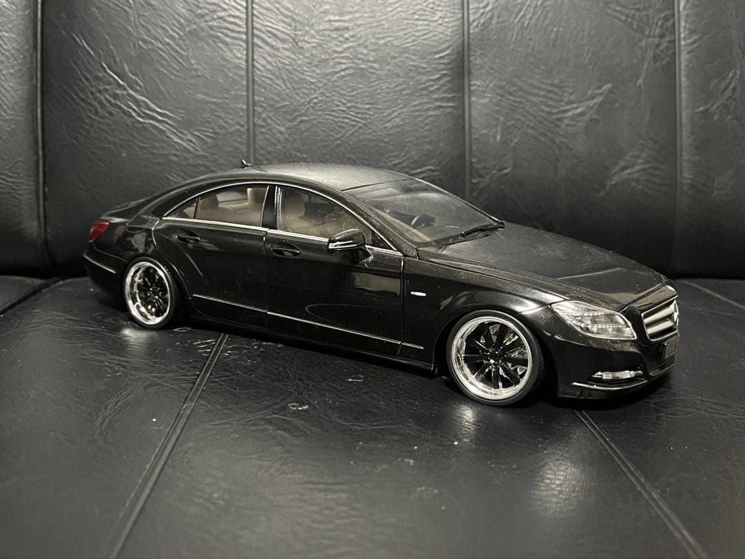 メルセデスベンツ　CLSクラス　1/18