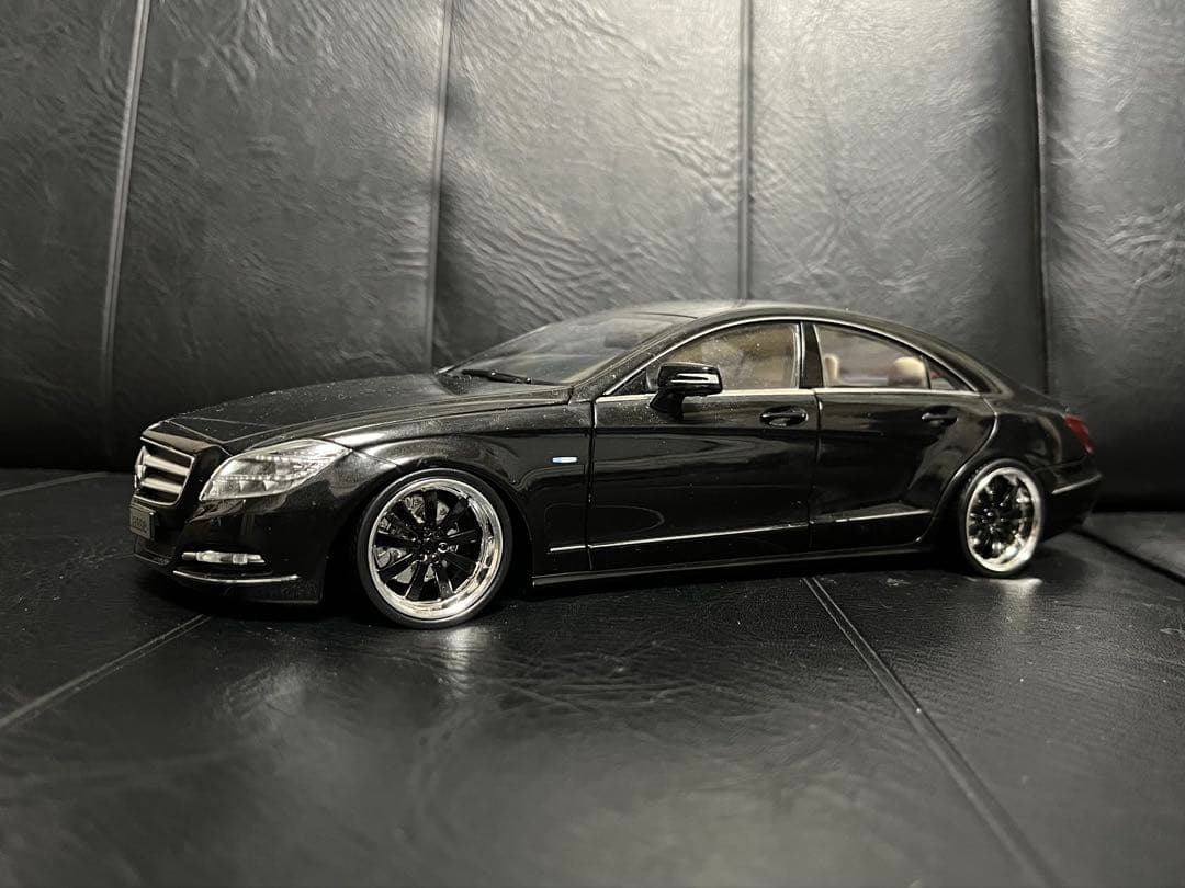 メルセデスベンツ　CLSクラス　1/18