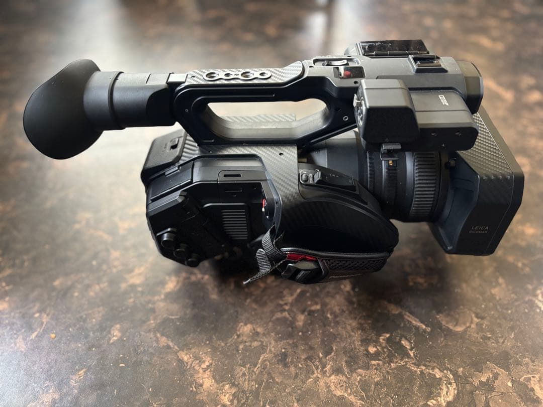 Panasonic 4K ビデオカメラ AG-DVX200