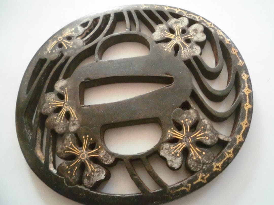 波模様 桜花象嵌装飾 鍔(つば)