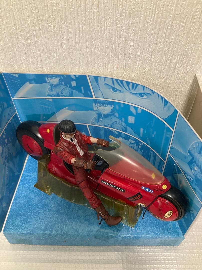『AKIRA』の金田が乗るバイクのフィギュアです。