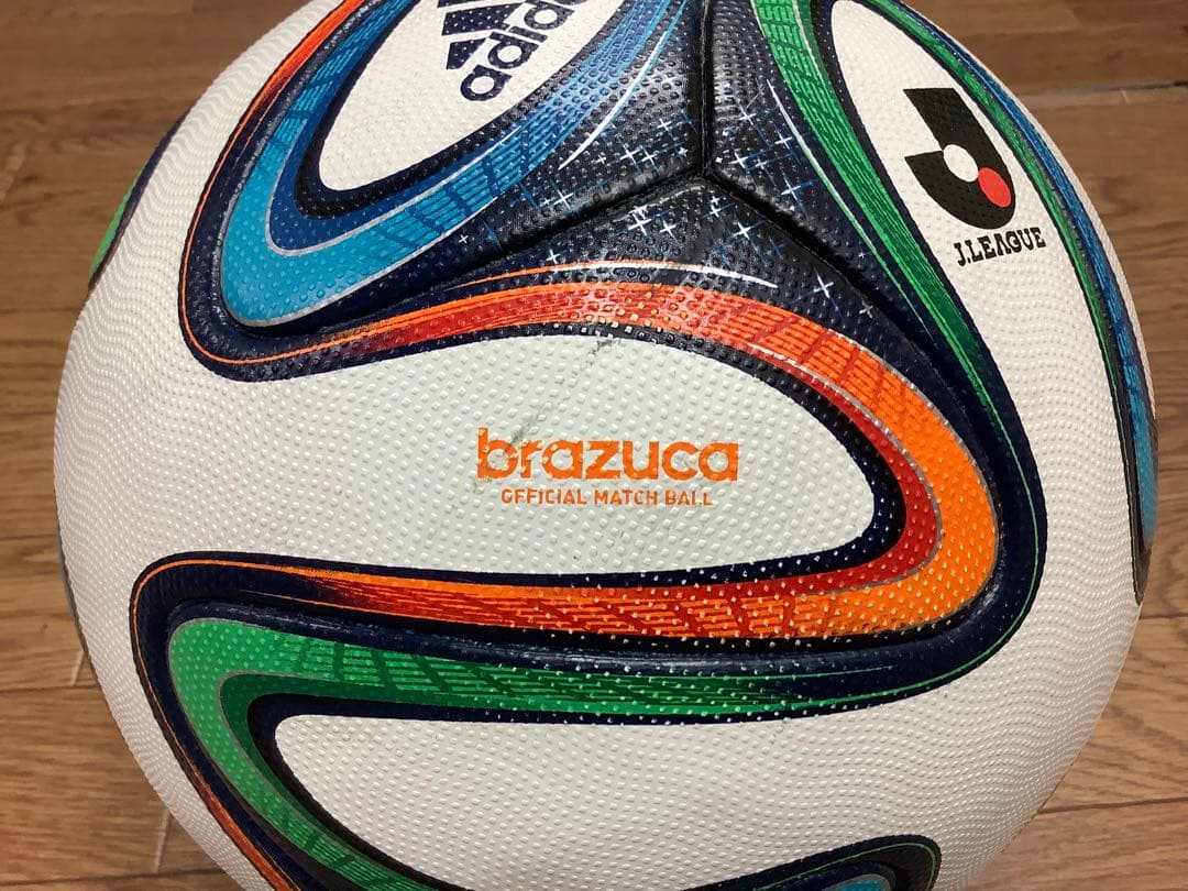 サッカーボールアディダスブラズーカ5号球brazuca