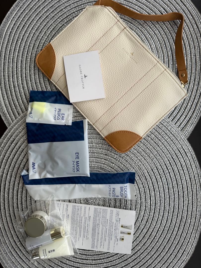 ANAファーストクラスアメニティ2個、ビジネスクラスアメニティ1個 ANA