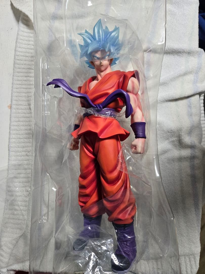 ドラゴンボール　ギガンティックシリーズ　SSGSS 孫悟空　界王拳　フィギュア