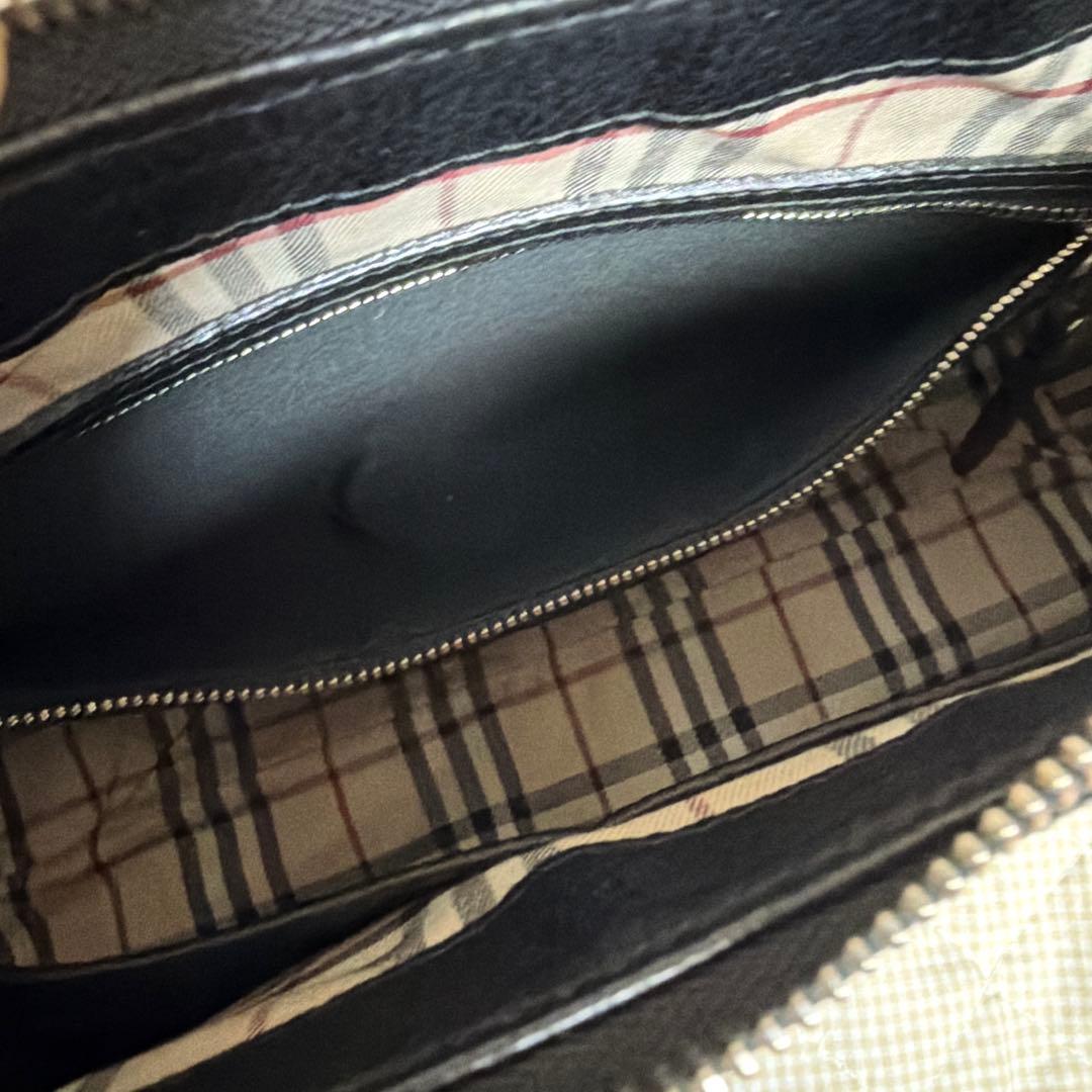バーバリー　ハンドバッグ、肩掛け　黒　革製品　内側チェック柄　【値下げ不可】