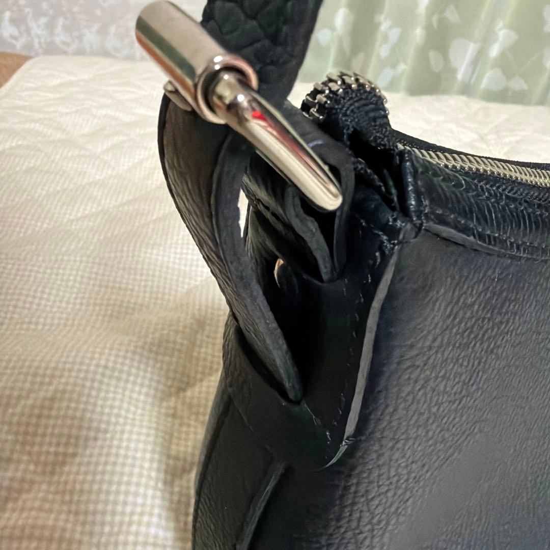 バーバリー　ハンドバッグ、肩掛け　黒　革製品　内側チェック柄　【値下げ不可】