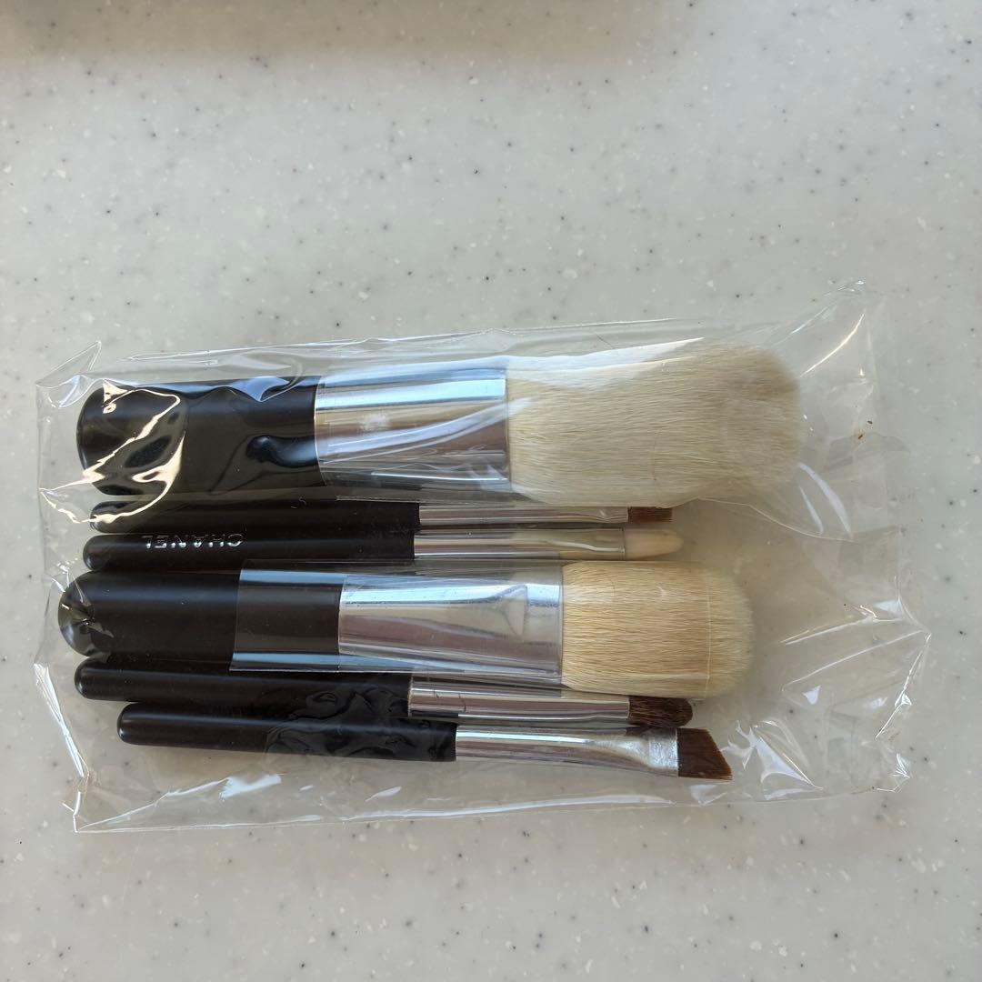 新品未開封　正規限定品　CHANEL メイクミニブラシセット　6本　ポーチ付き
