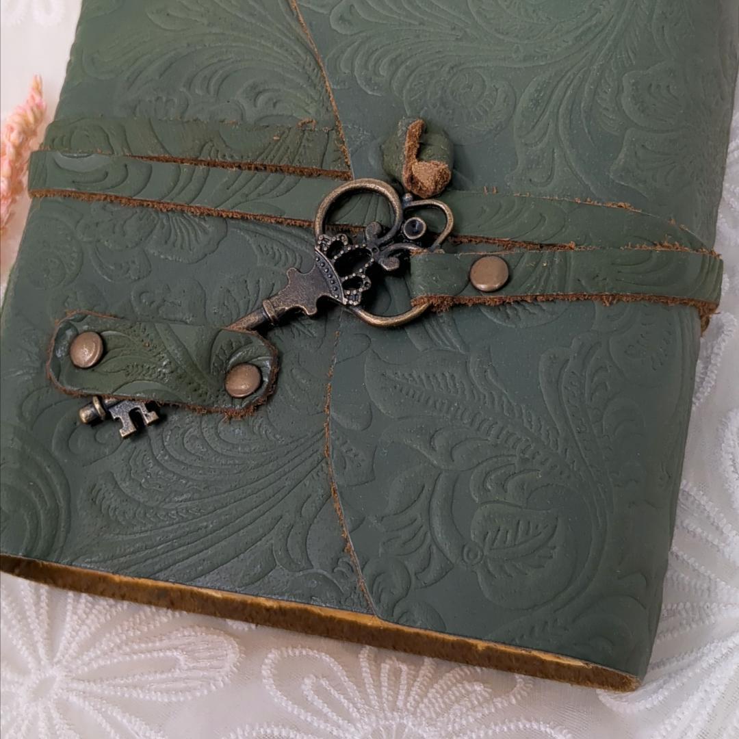 インドのアンティーク雑貨✨魔法のジャーナル✨天然レザー製／ノート