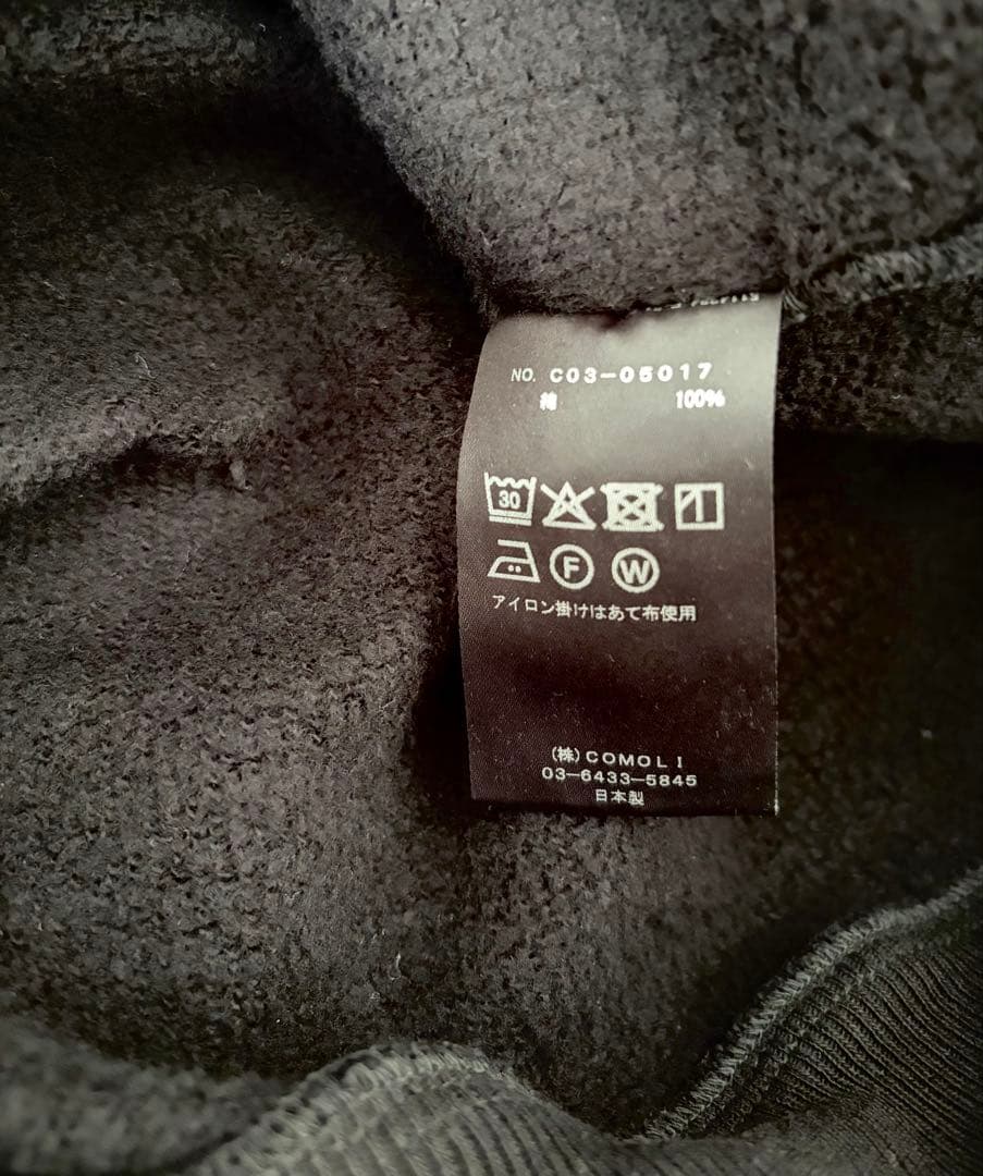 COMOLI ブラック フード付きパーカー