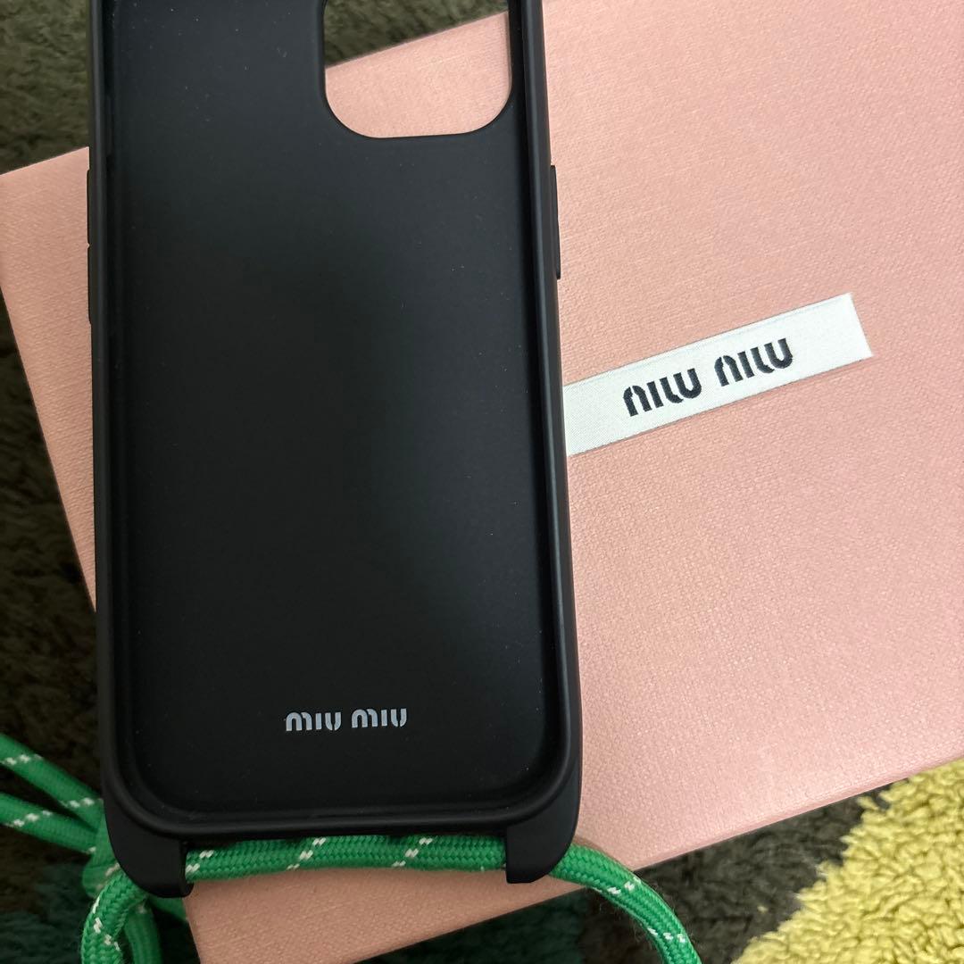 miumiu iPhoneケース グリーン スマホショルダー iPhone15 iphone15