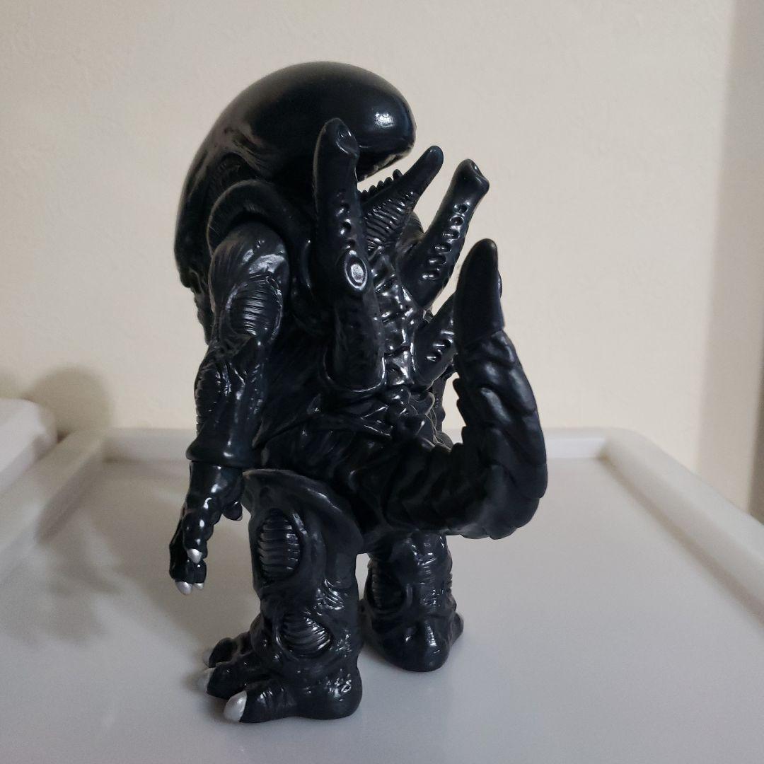 エイリアンフィギュア 黒　ソフビ