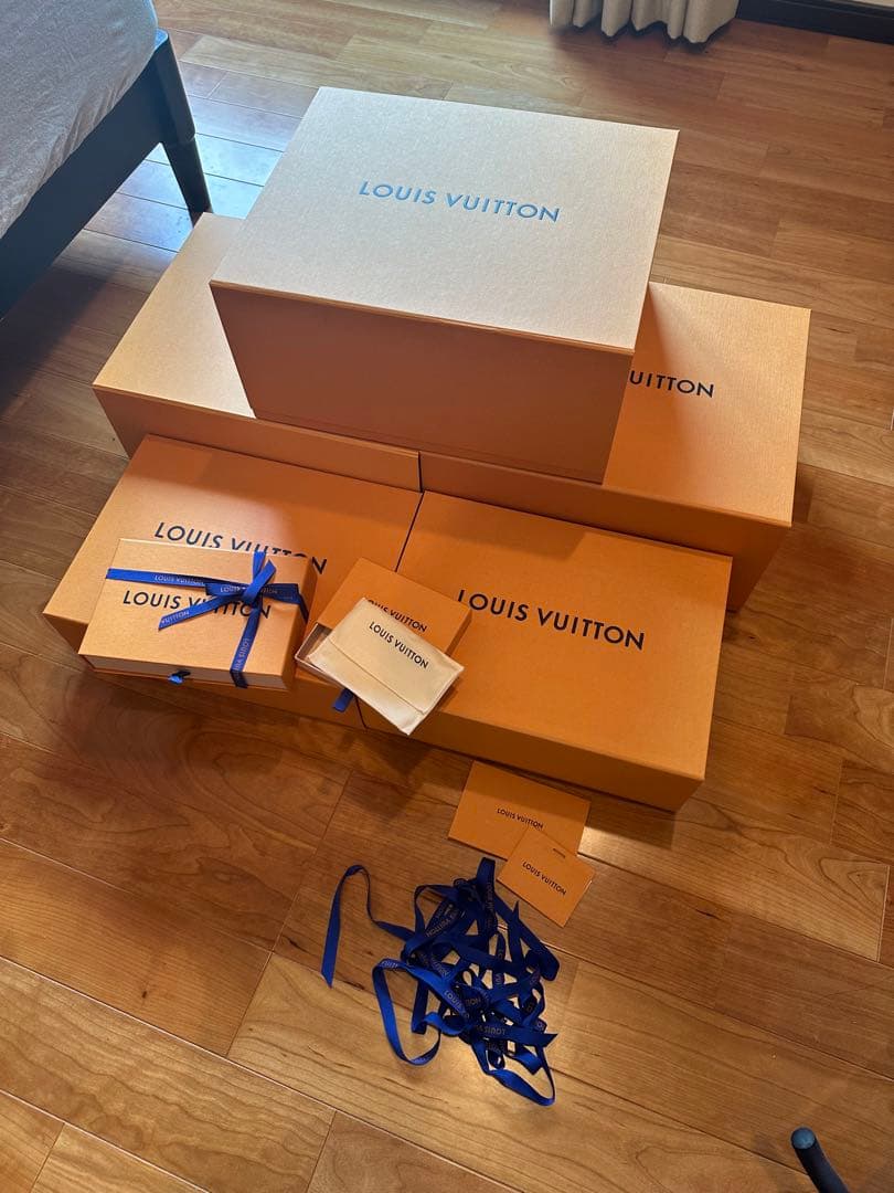 ブランドショッパー 箱 リボン 80点以上DIOR LOUIS VUITTON ブランドショッパー 箱 リボン 60点以上DIOR LOUIS VUITTON