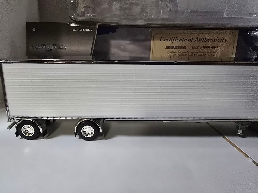 ミニカー DCP 1/64 PMI Peterbilt379