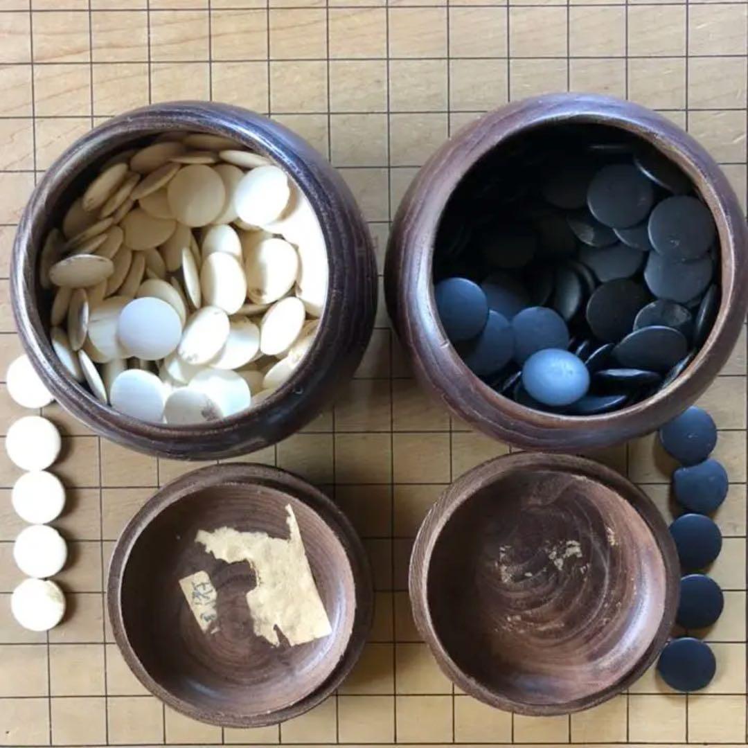 足つき囲碁盤、碁笥、碁石のセット