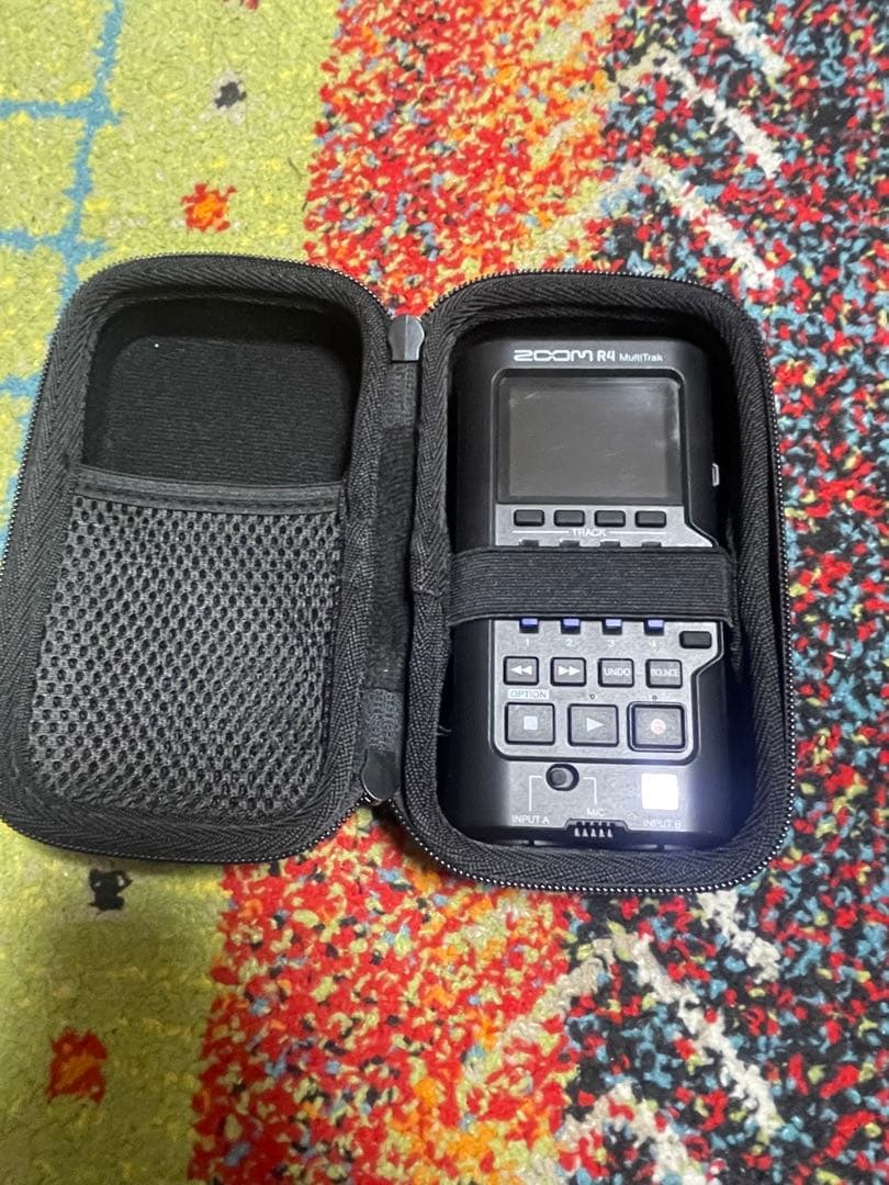 Zoom R4 マルチトラックレコーダー　ケース付き箱無し