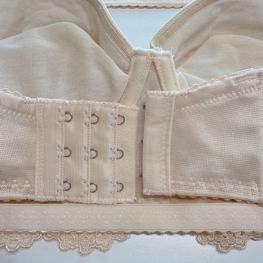 フォーシスアンドカンパニー　ブライダルインナー　E70 64 70