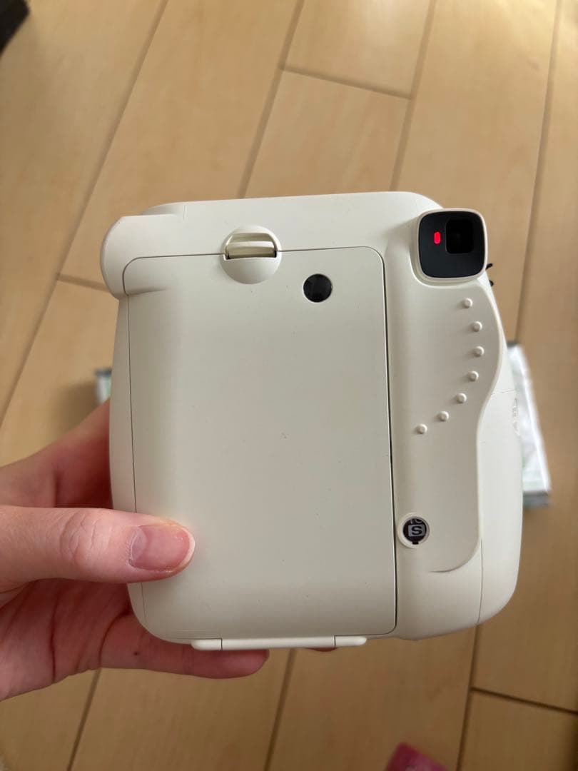 チェキ instax mini8+ ホワイト フィルムパック4個付き - メルカリ
