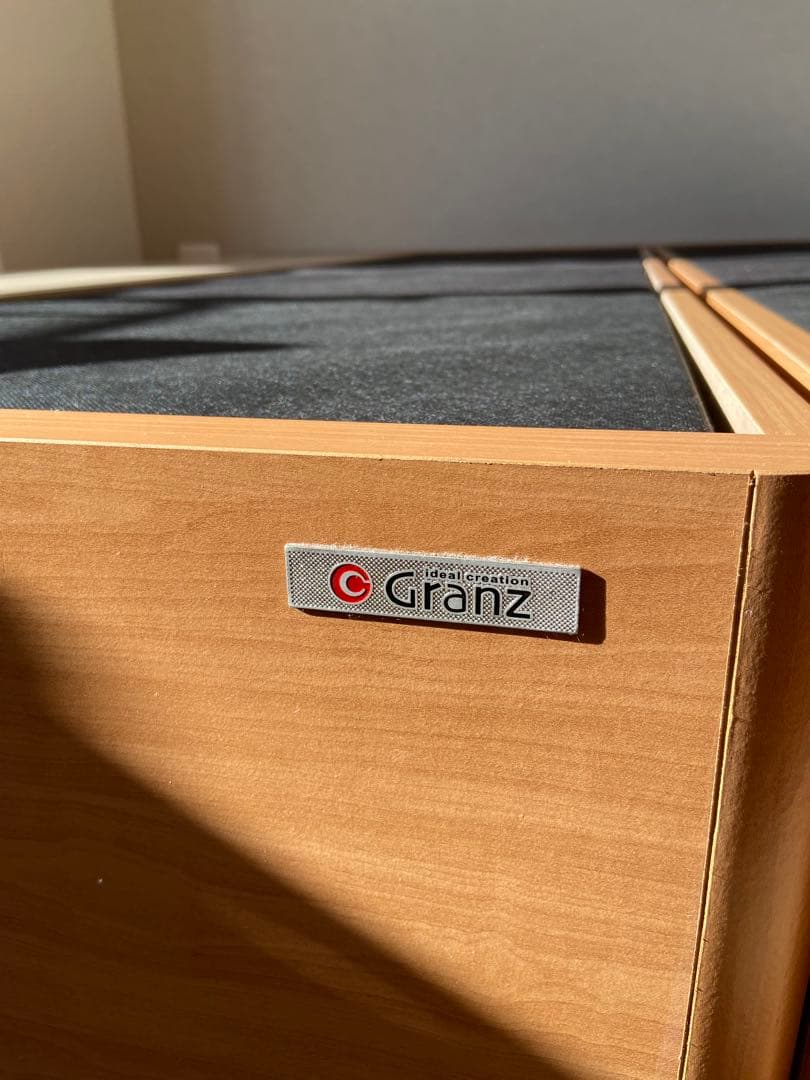 週末値下げ！グランツ　シングルサイズ収納付きベッドフレーム(ヘッドレスタイプ)