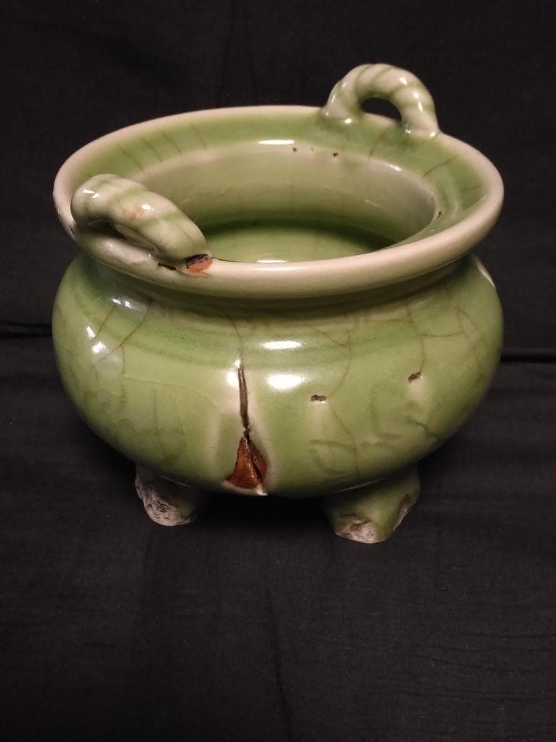 青磁香炉　明時代　釉薬が美しいです　大きな窯キズや足に釉ハギの跡が有ります