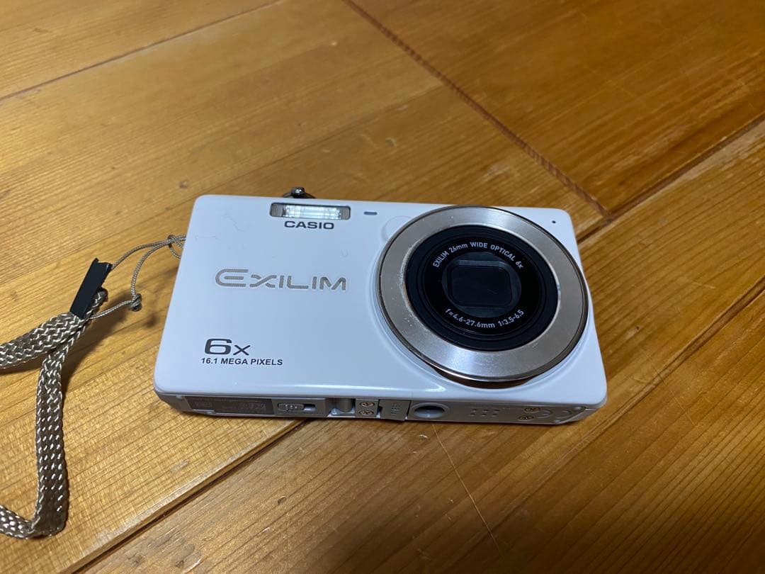 CASIO EXILIM 16.1MP コンパクトデジタルカメラ　中古美品