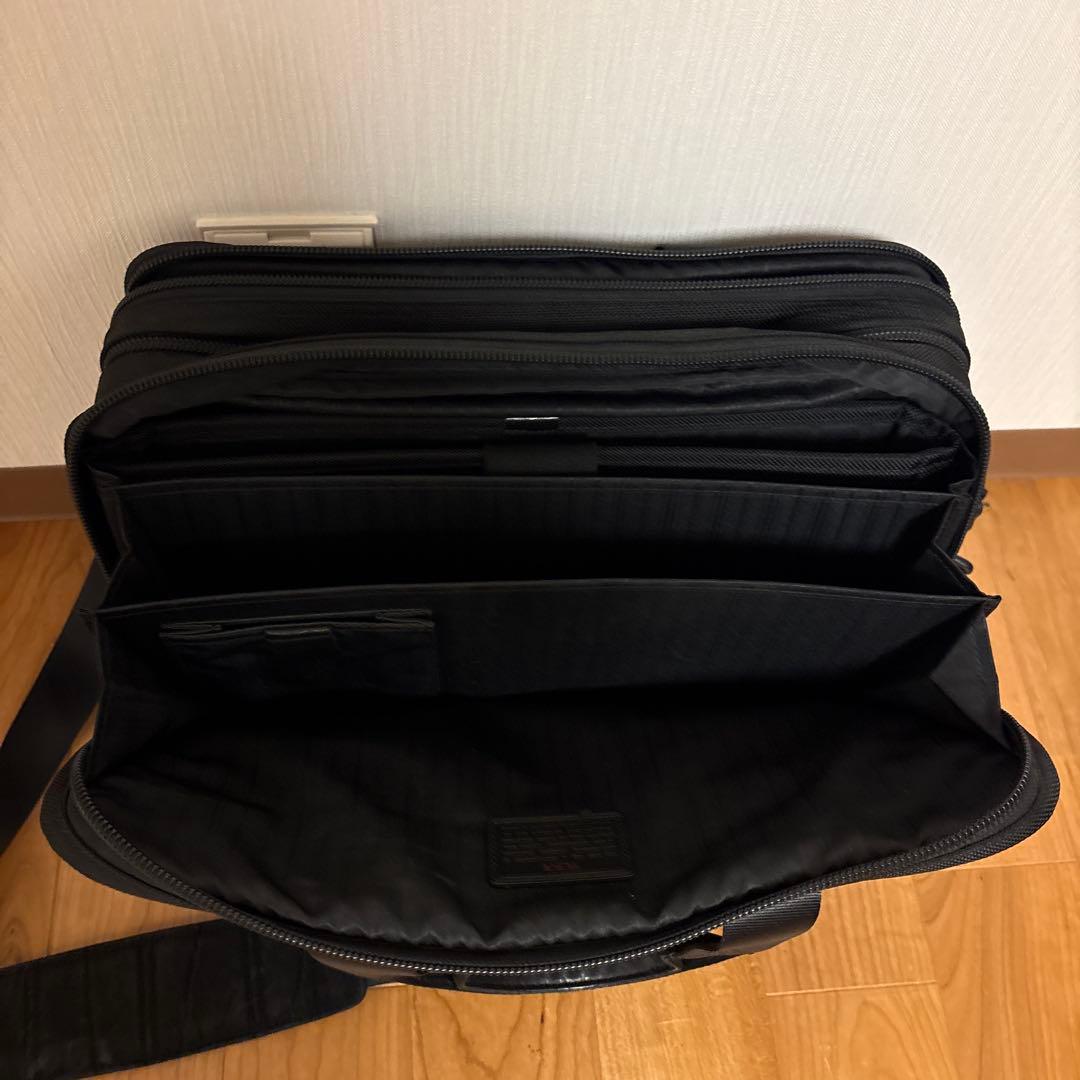 ブラックビジネスバッグ 多ポケット　26141DH