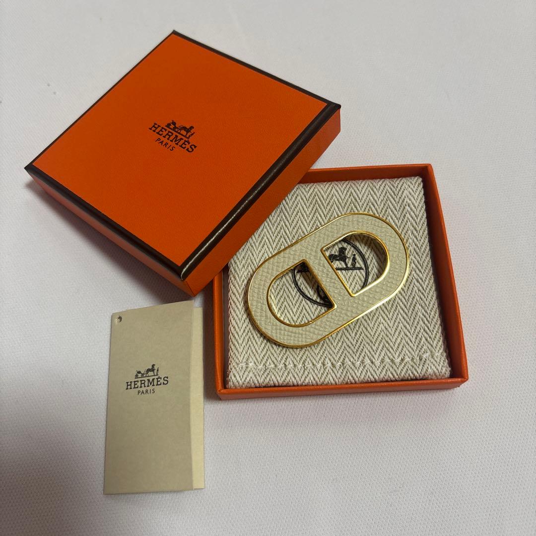 HERMES シェーヌダンクル ブローチ クレ ゴールド金具 正規品 - メルカリ