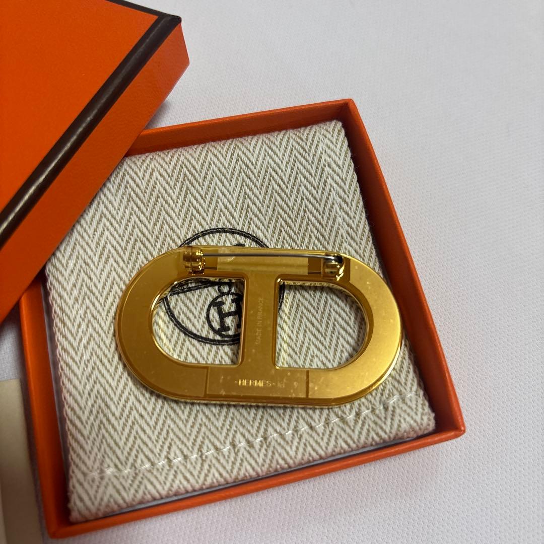 HERMES シェーヌダンクル ブローチ クレ ゴールド金具 正規品 - メルカリ