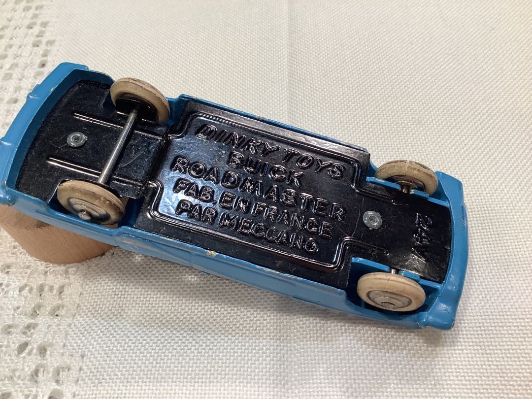 お値下げ！　仏製DINKY TOYS BUICK ROADMASTER ミニカー