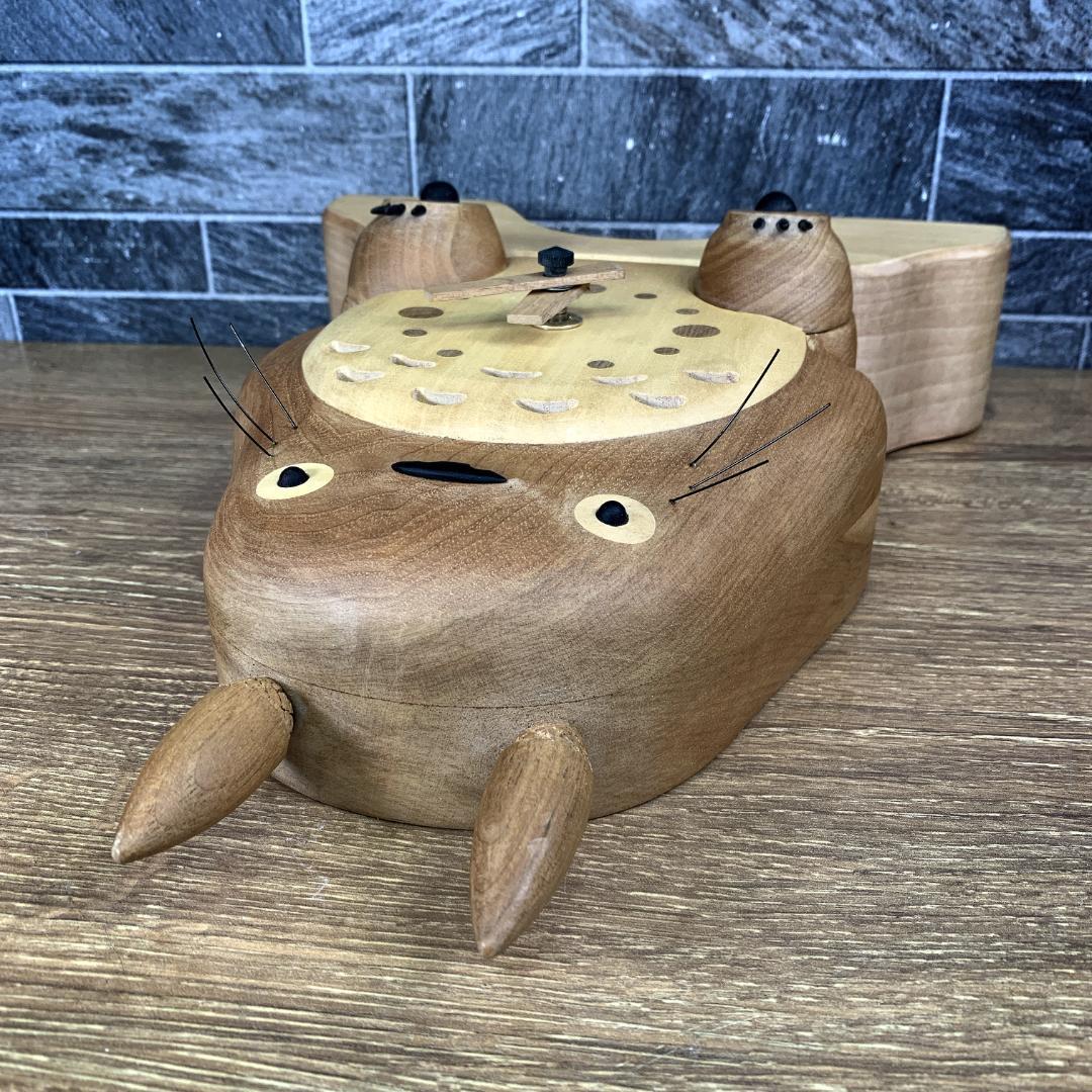 激レア　スタジオジブリ正規品　木製　となりのトトロ　振り子時計　木に座るトトロ