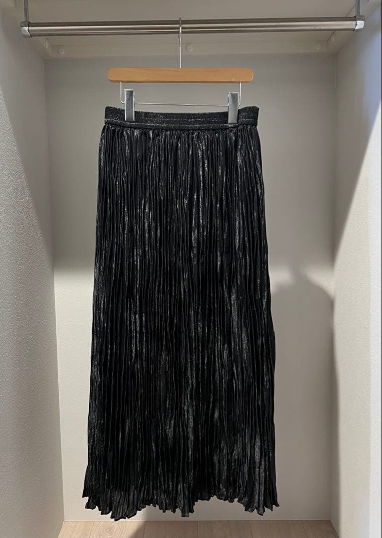 【theory luxe 2025新作⚫︎グロス加工スカート】