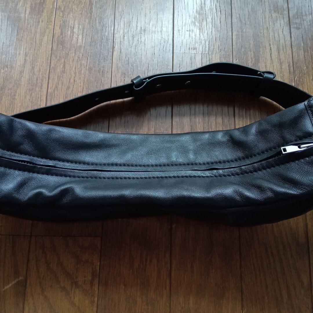 cos レザープリーツベルトバッグ