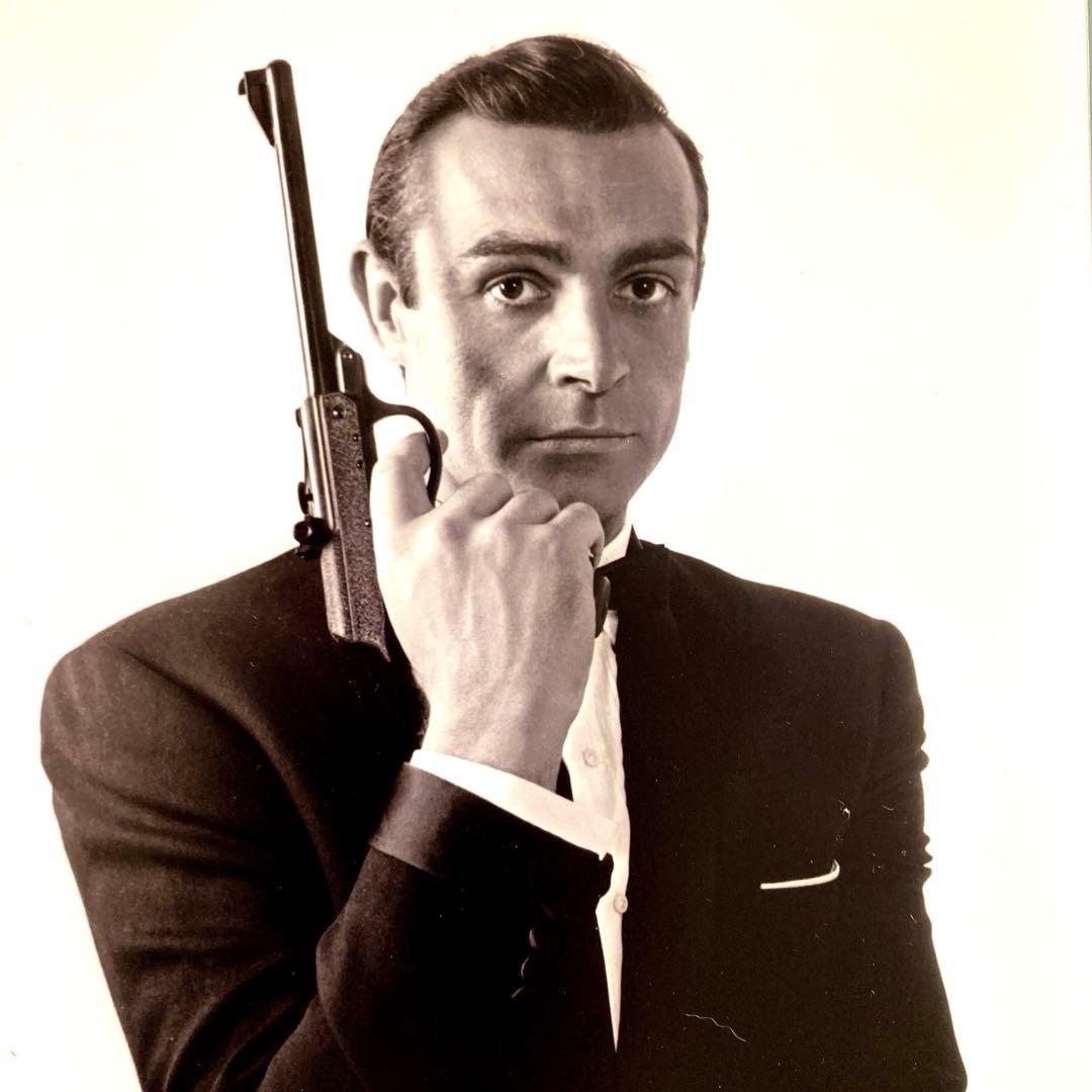 ショーン・コネリー直筆サイン入り超大型写真… - メルカリ