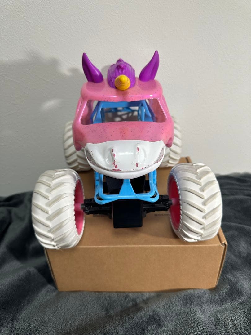 モンスタージャム 1/15 スパークルスマッシュ ラジコン モンスタートラック