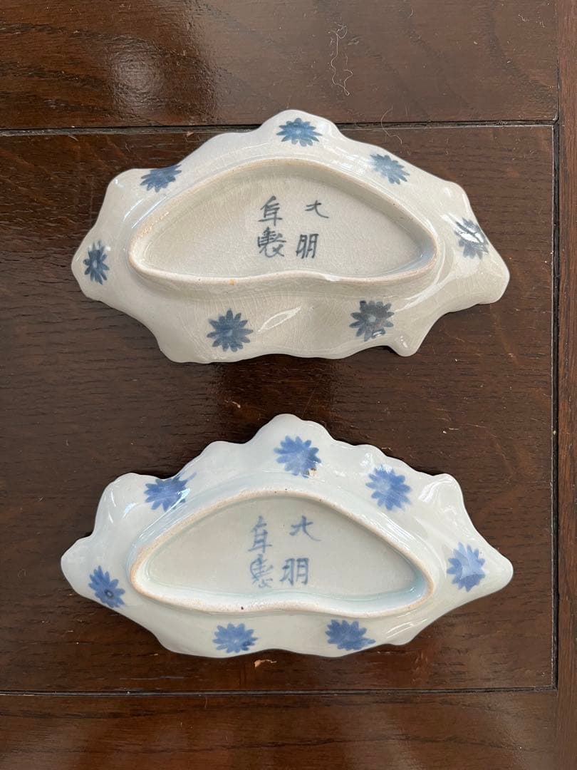 江戸初期中期 藍九谷 古伊万里 染付 花形 変形豆皿 こんにゃく印判 陽刻