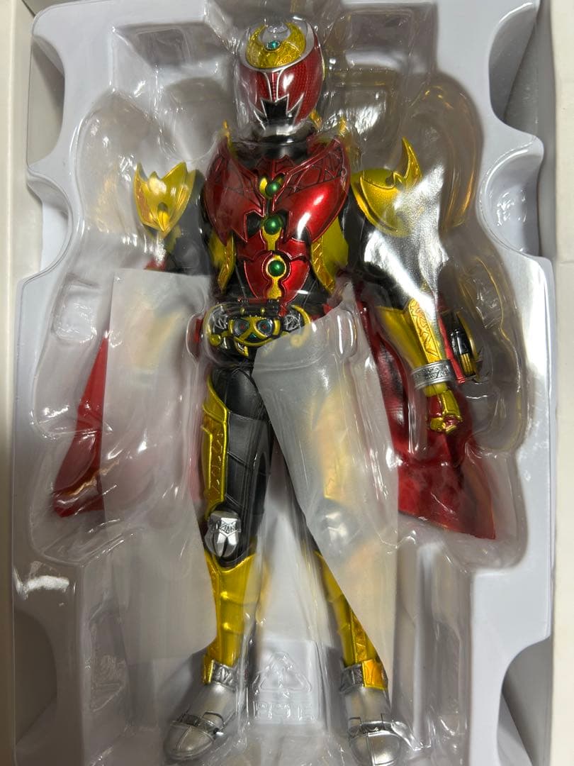 S.H.Figuarts 真骨彫製法　仮面ライダーキバ　エンペラーフォーム