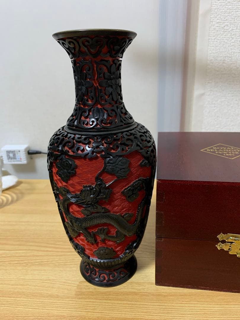 中国黒堆朱花瓶雲龍文骨董品
