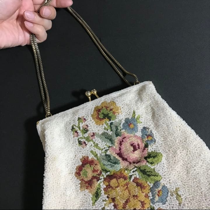 60年代ビンテージ フランス・プチポワン花刺繍マイクロビーズがま口パーティバッグ