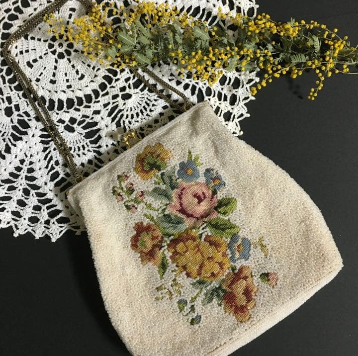 60年代ビンテージ フランス・プチポワン花刺繍マイクロビーズがま口パーティバッグ