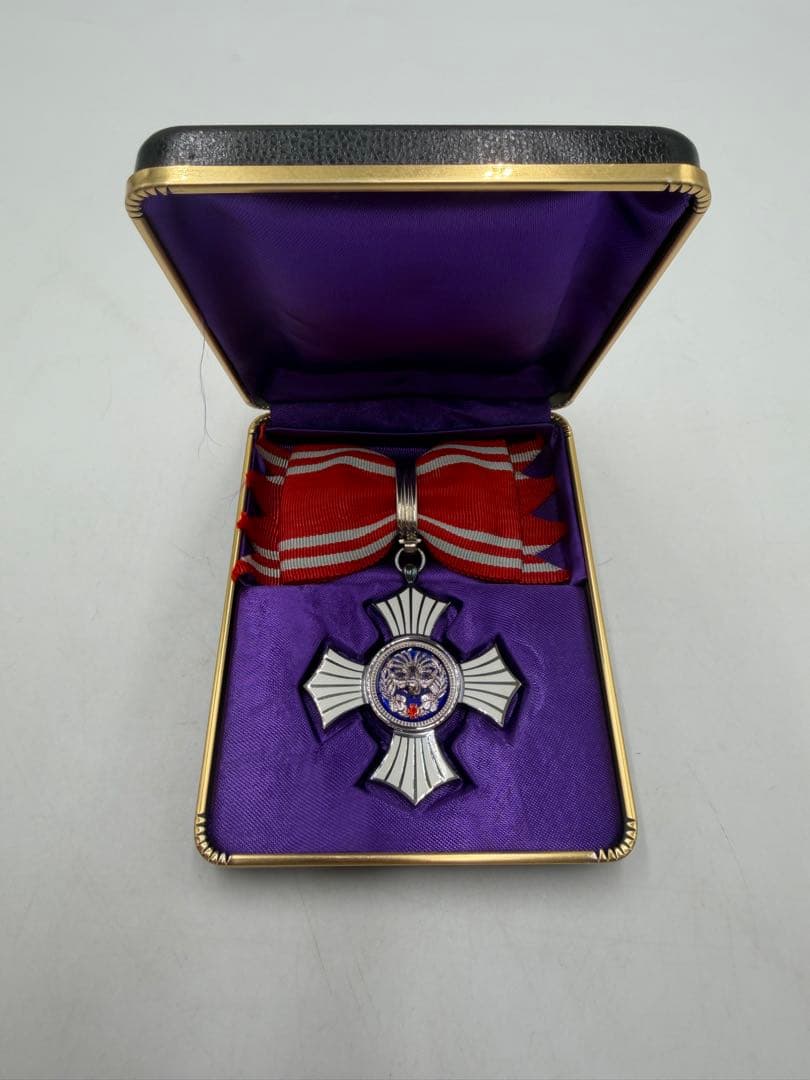 銀色有功章 日本赤十字社 勲章 昭和21年 ケース付 - メルカリ