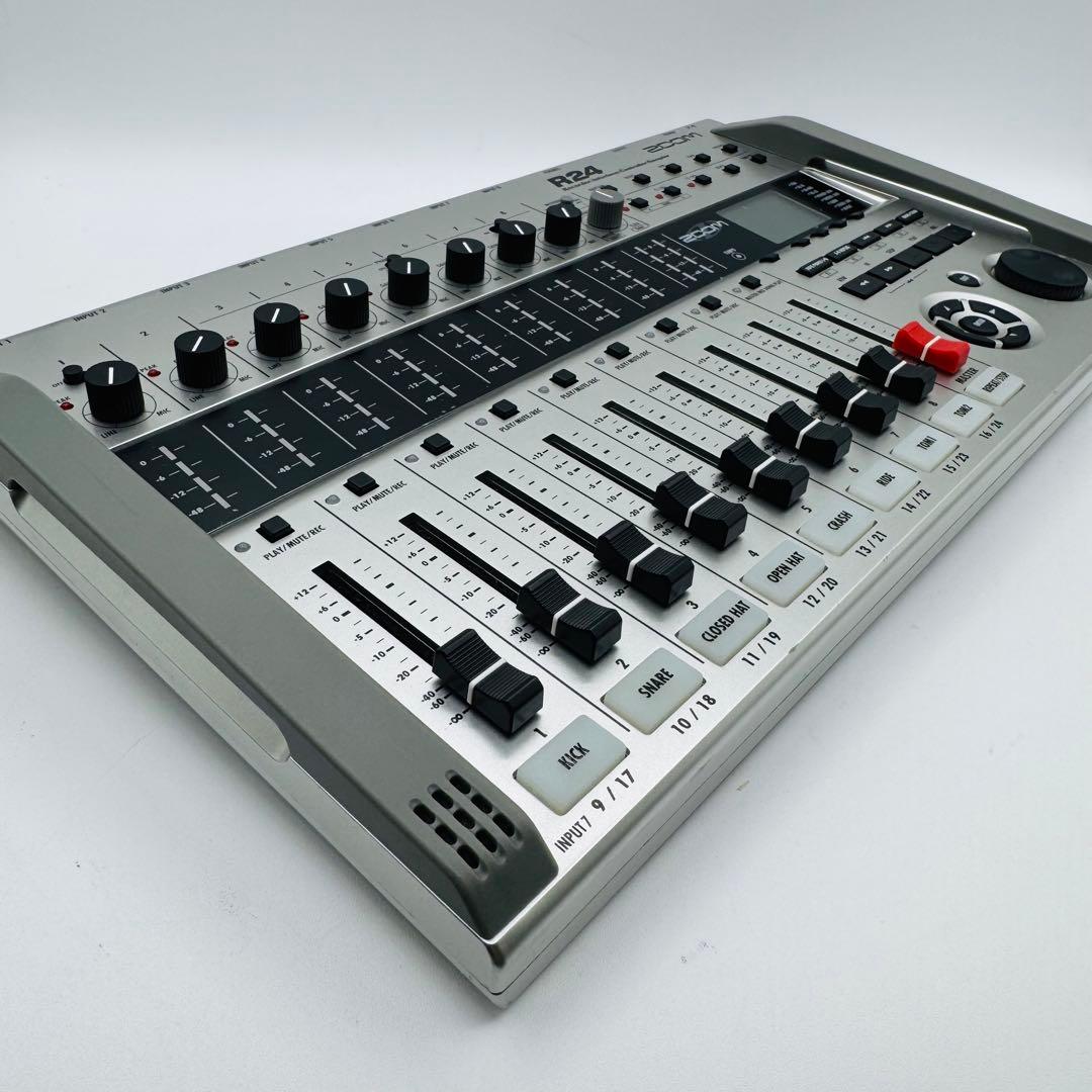 ZOOM R24 マルチトラックレコーダー