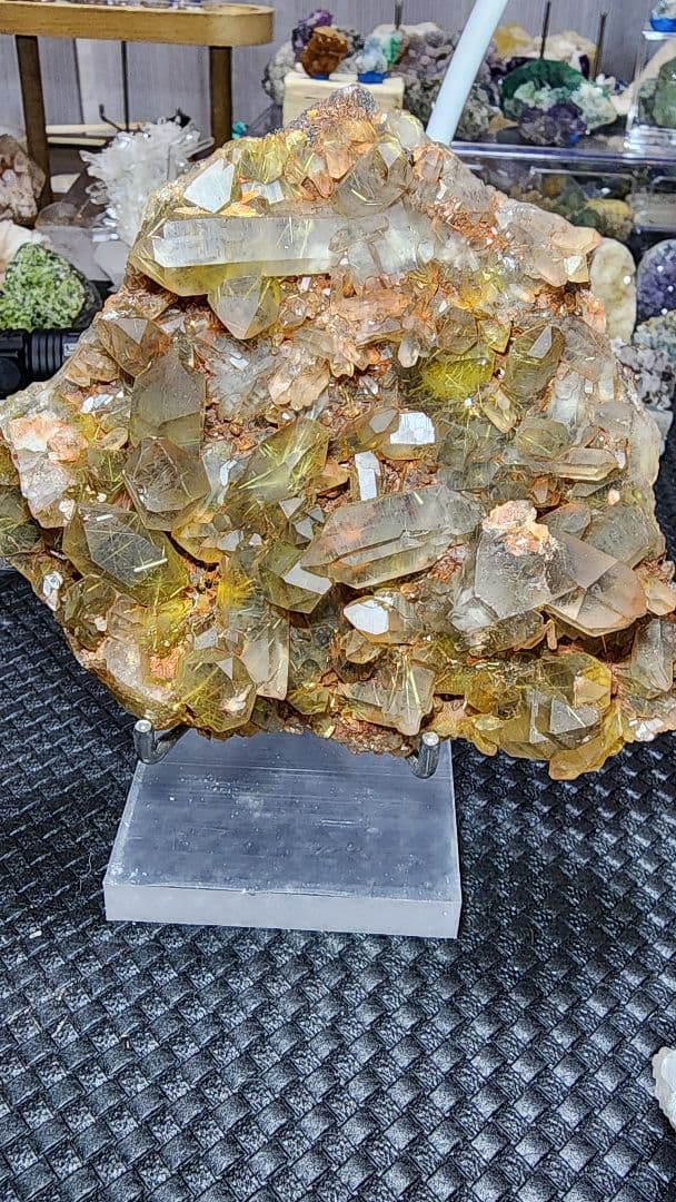 金色のルチルチタンクォーツクラスター ブラジル産]ゴールドルチルクォーツクラスター（原石） - 埼玉県吉川市