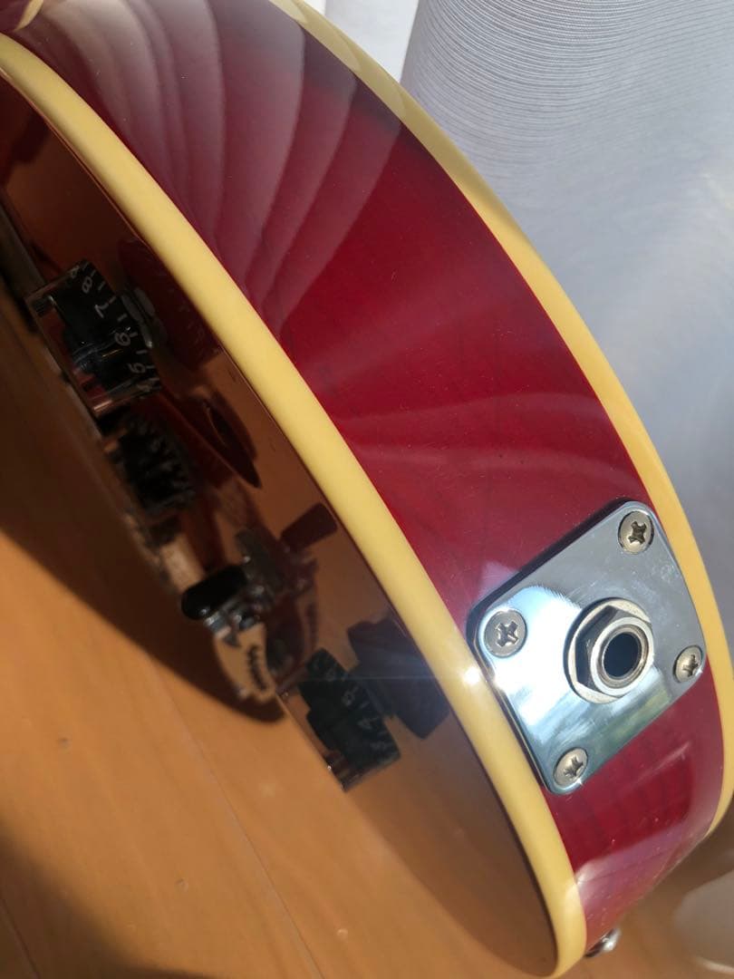 レッド セミホロウボディ エレキギター