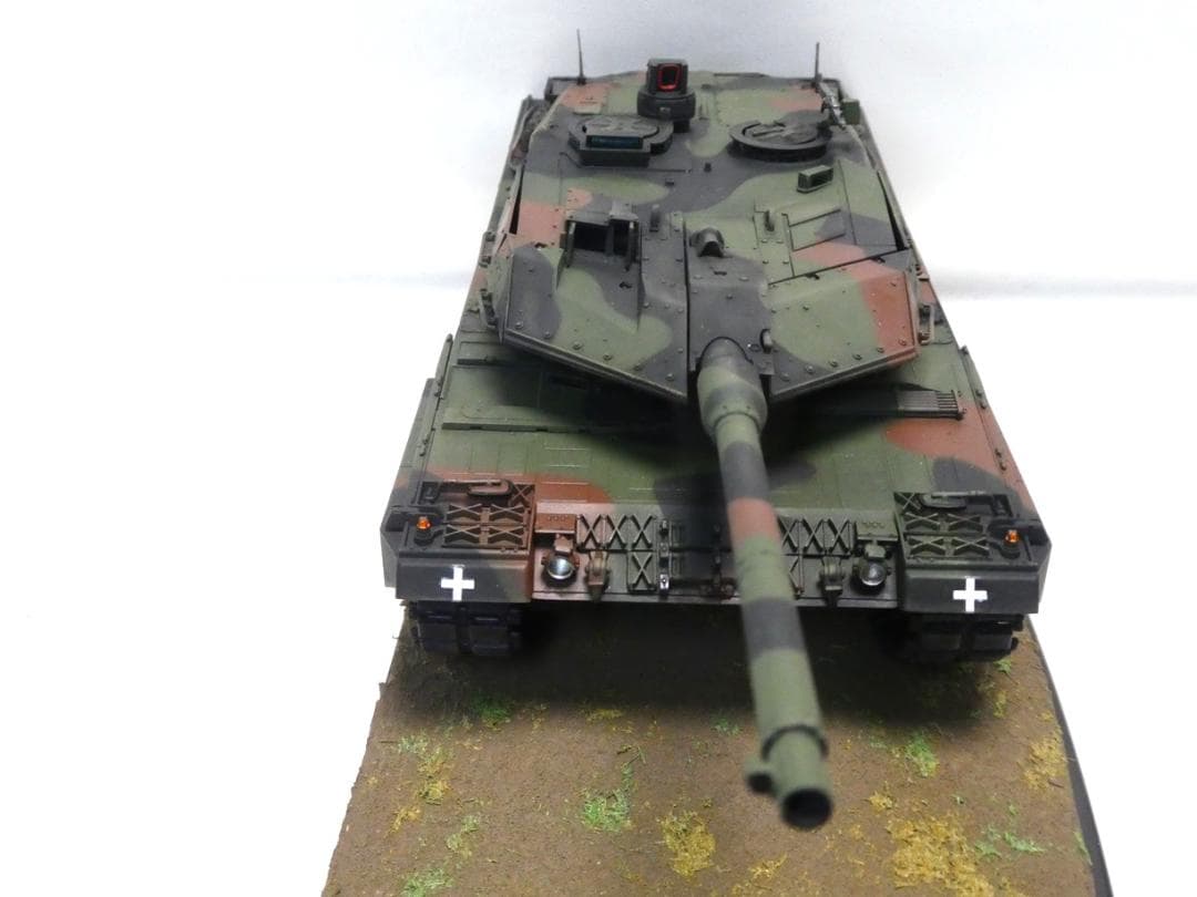 タミヤ 1/35 レオパルト2A6戦車“軍” 完成品