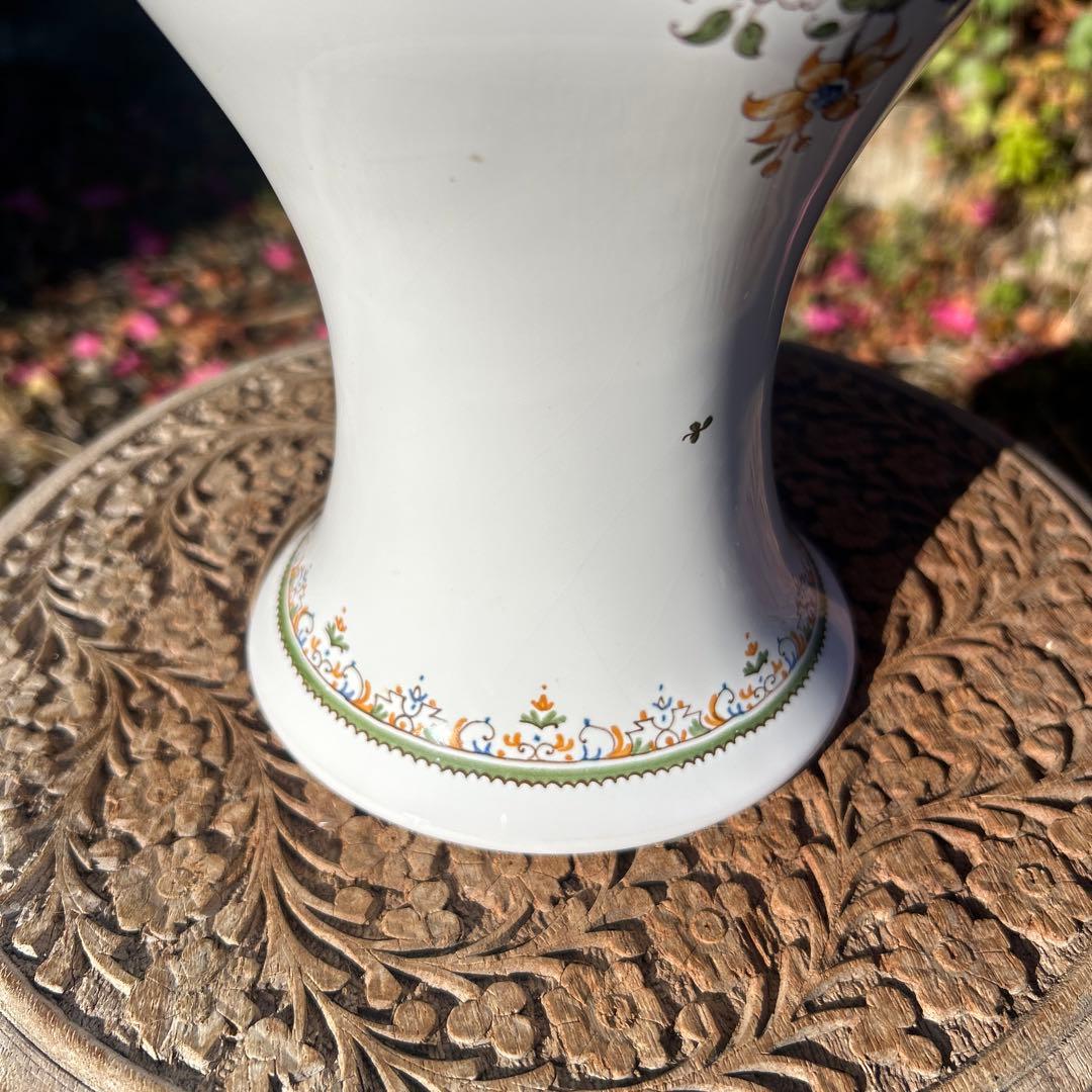 フランス製 ムスティエ（Moustiers）手描き 花模様 蝶々 陶器 花瓶